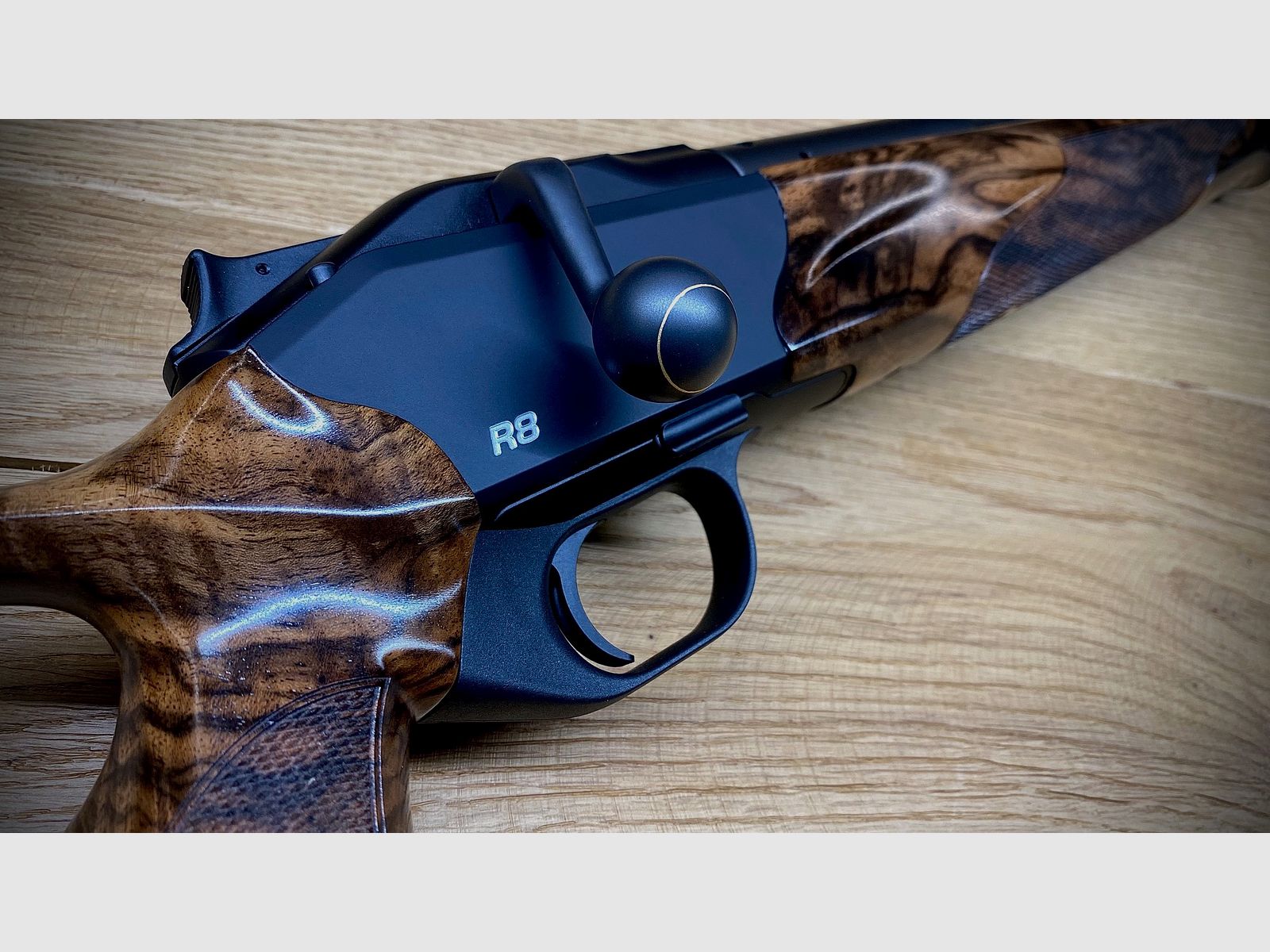 Blaser R8 Success / Holzklasse 9 / Kaliber u. Lauflänge nach Wahl / absolute TRAUMWAFFE