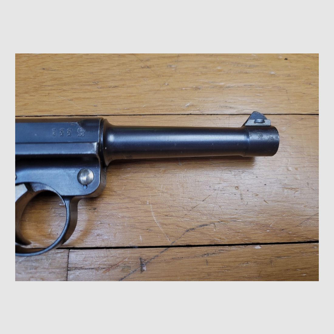 Goede Luger P08 Pistol – DMW uit 1916 – Mono serienummer – 100% 14-18 – Goed magazijn met houten bodem – Loop met goede groeven – Wapen om schoon te maken voor zowel schieten als verzamelen – EM in algemene staat, afbeelding 21 van 21