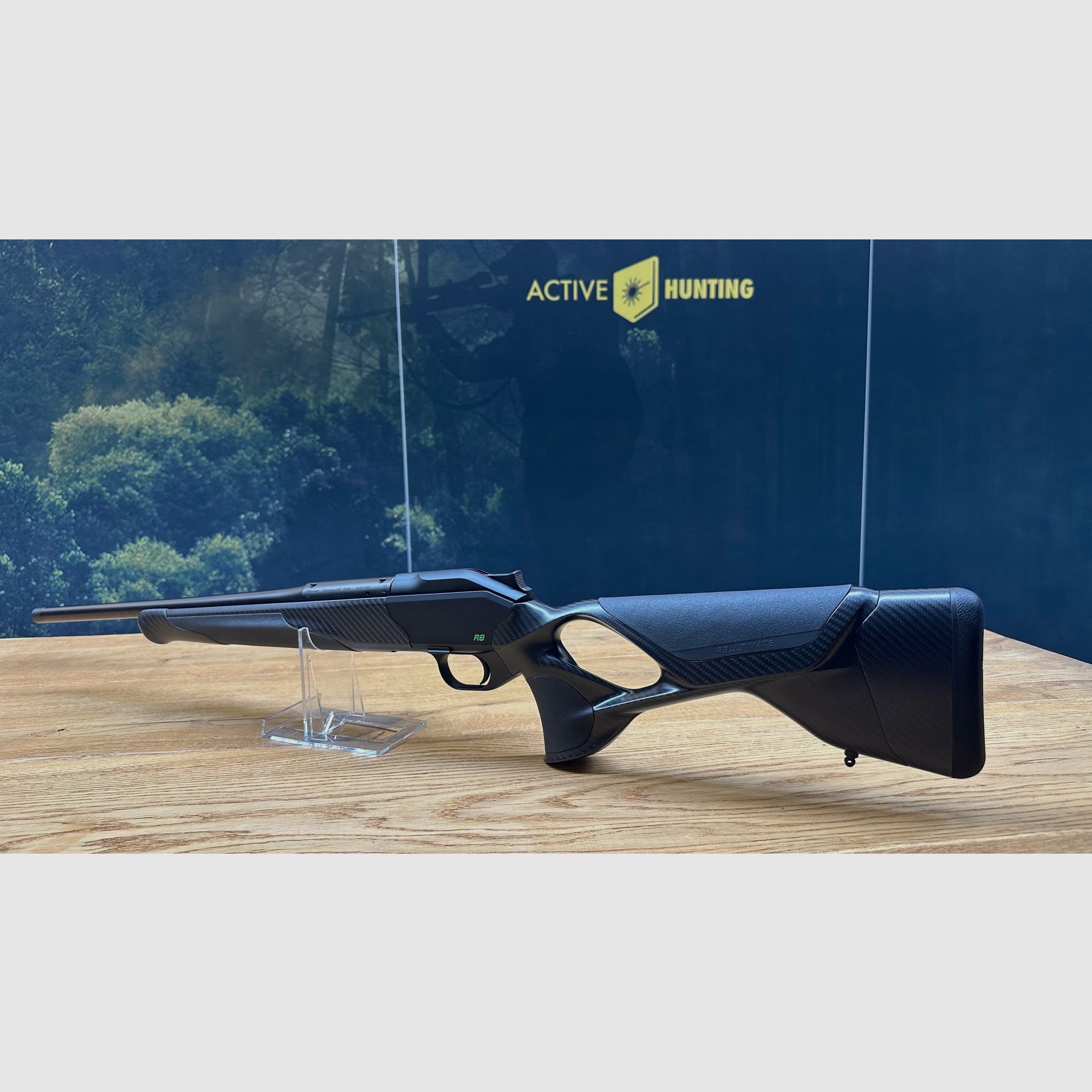 Blaser R8 Ultimate Carbon / Grünes R8 Logo / Vorderschaft Carboniert / M15x1 / Kaliber nach Wahl