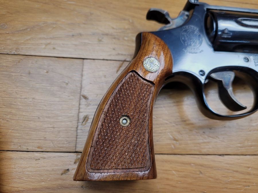 Très beau revolver Smith&Wesson Mod19-4 – Canon 4 pouces en 357 mag – Superbe fabrication « pinned and recessed » d’avant 1982 – Indestructible et qualité luxe – Légende des stands de tirs et des polices américaines – État superbe neuf !, image 20 sur 20