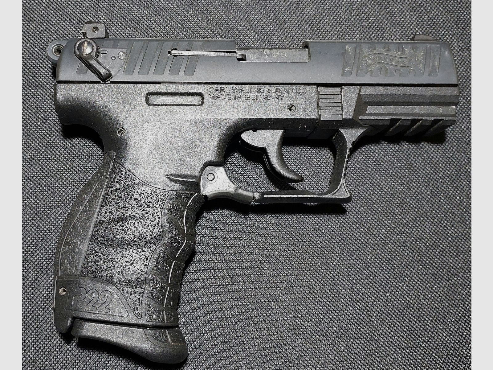 Walther P22Q Schreckschuss Pistole 9mm P.A.K. schwarz mit 2 Magazinen