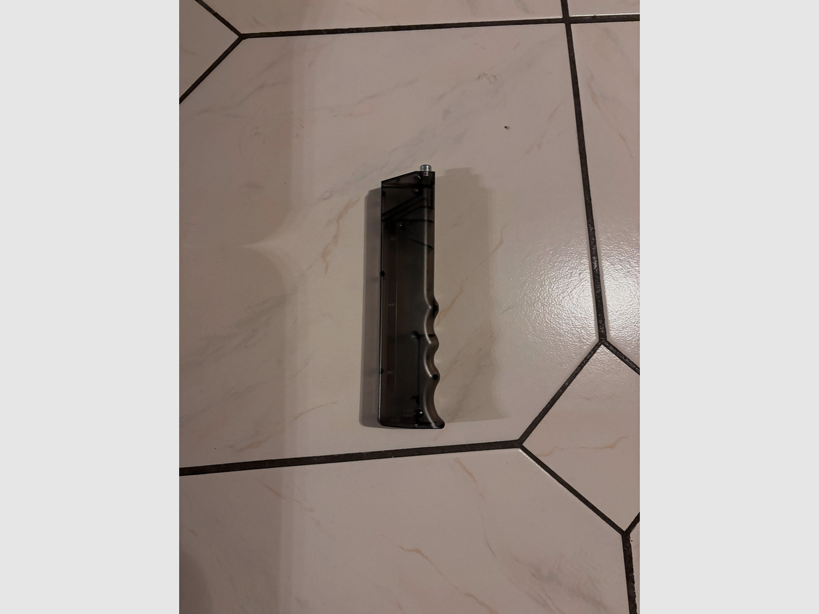 SSR15 Airsoft Sturmgewehr mit 3 Magazinen, Magazinlader und Akku