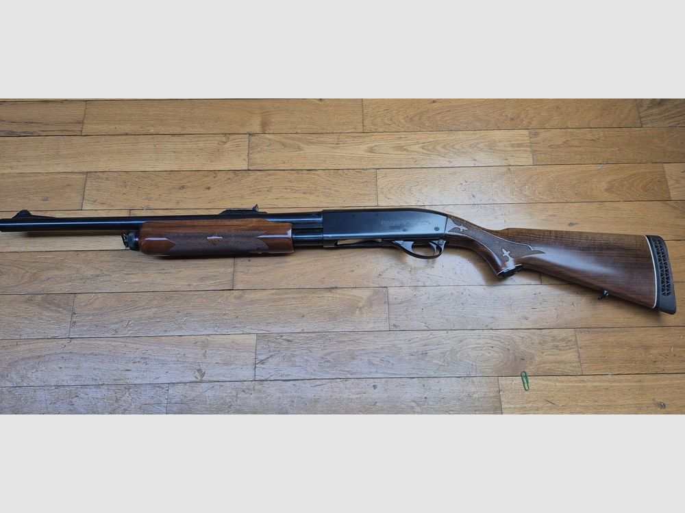 Sehr schönes Remington Pumpgewehr – Mod 870 Wingmaster – Glatter Lauf von 51 cm – Kaliber 12/70 – Kapazität 4+1 (!) erweiterbar – „Luxus“-Fertigungen – Zuverlässige, einfache und legendäre Waffe – Ausgezeichneter Zustand – TBE+/TBE++, Bild 32 von 45