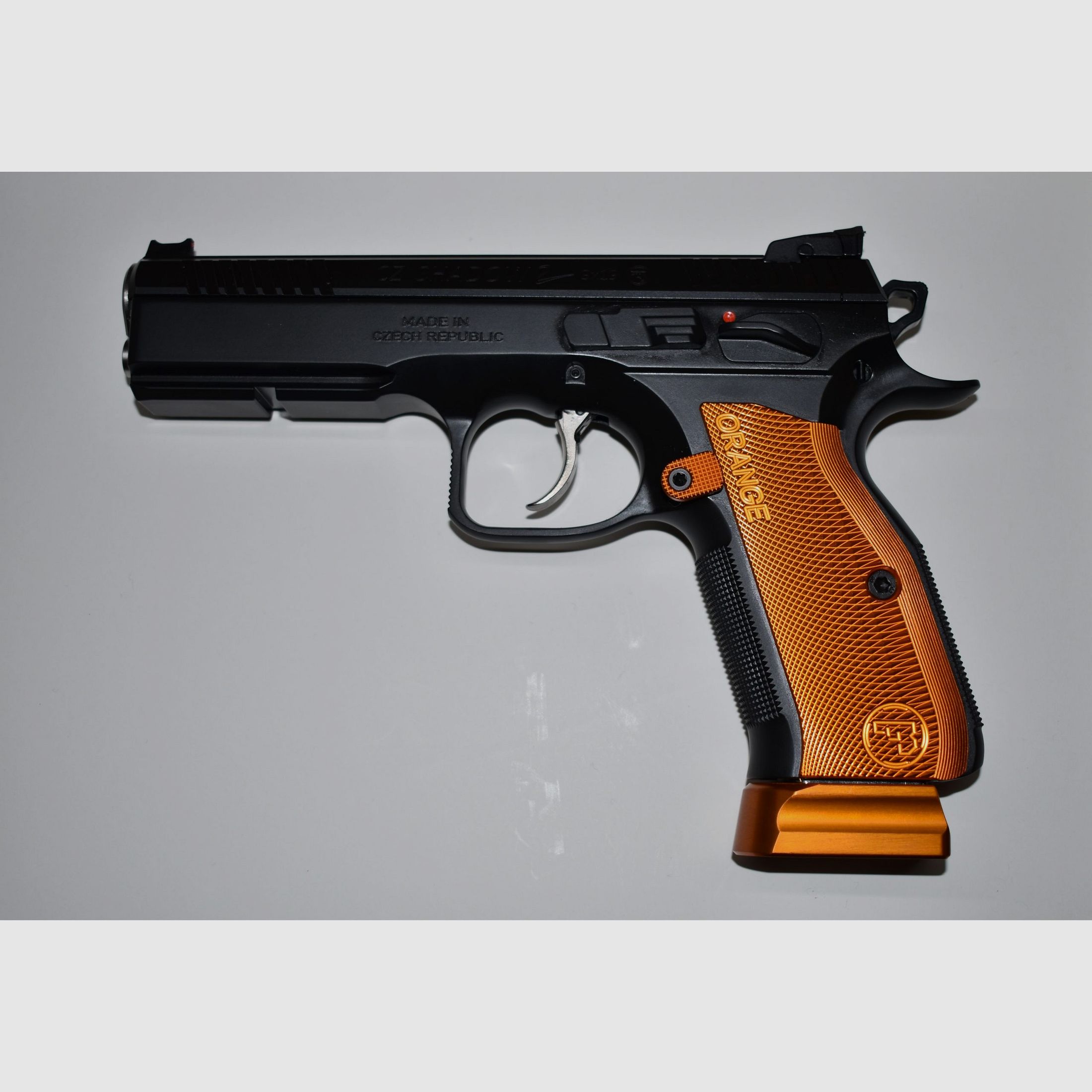 CZ Shadow 2 Orange, Bild 1 von 2