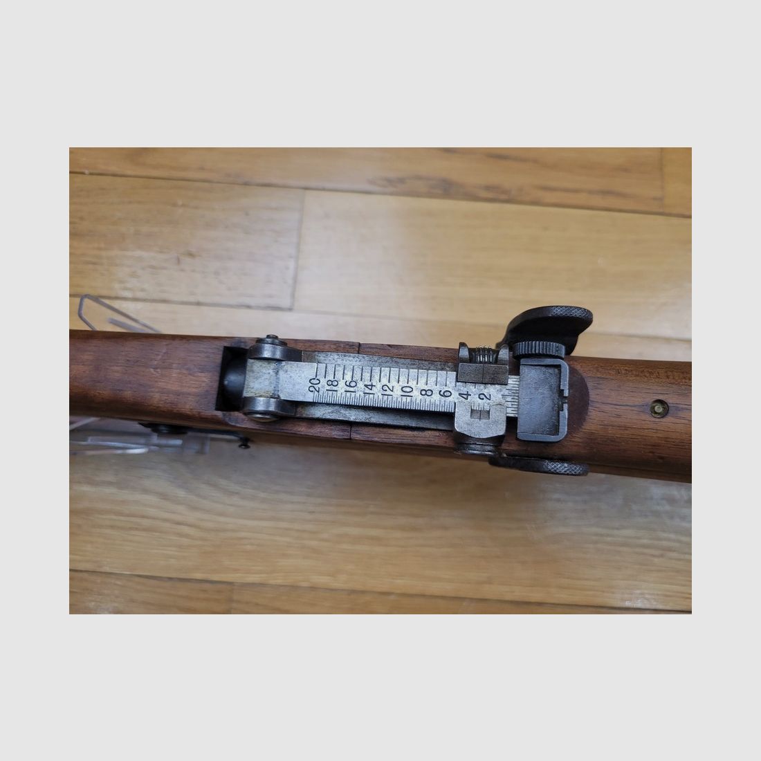 Seltenes englisches Gewehr Lee Enfield MKIII (UND NICHT MKIII(*) !) – Cut-off UND Volleyvisier – SEHR seltene Herstellung B.S.A 1914 ! Originalkaliber 303 Brit. – vollständig einheitlich nummeriert – Einheitsscheibe – MUSEUMSZUSTAND !, Bild 30 von 40
