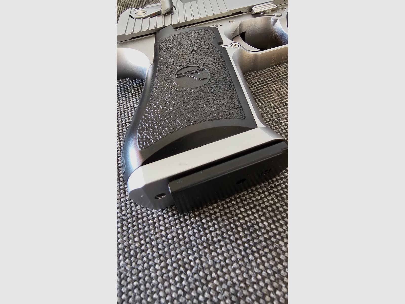 DESERT EAGLE .50AE GBB, SILVER  MAGNUM RESEARCH CYBERGUN