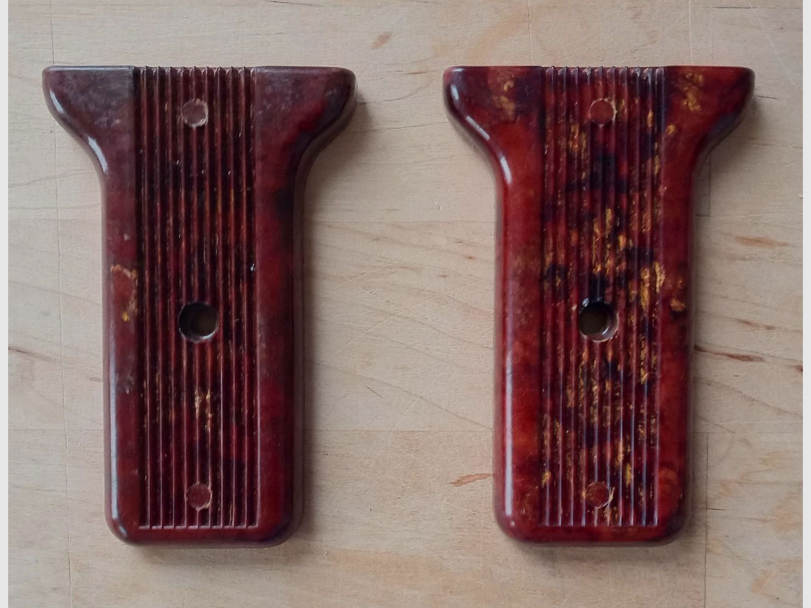 Maniglie posteriori RPG-7 in bakelite del 1971 appartenenti insieme