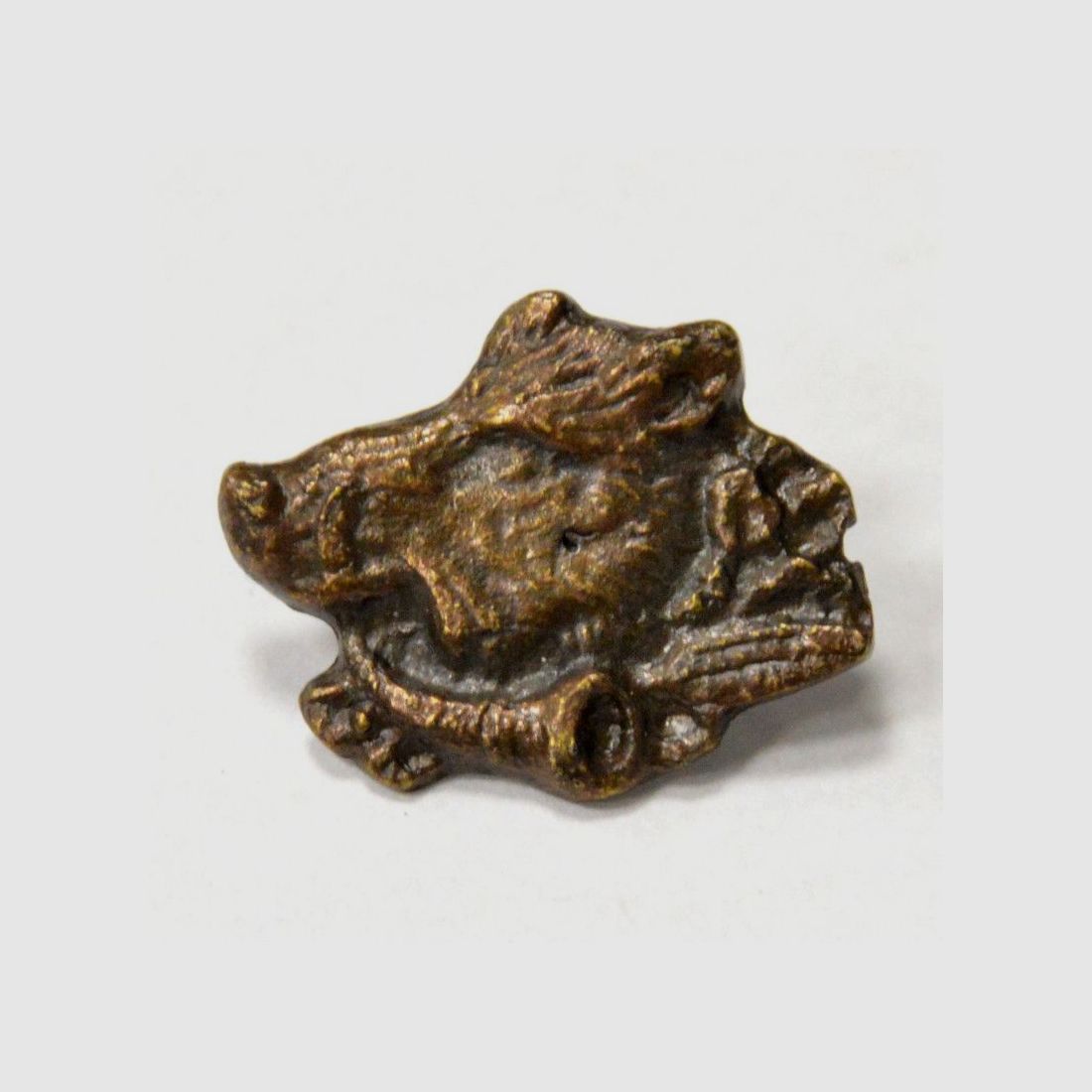 Brass badge with hunting motif, image 7 of 15