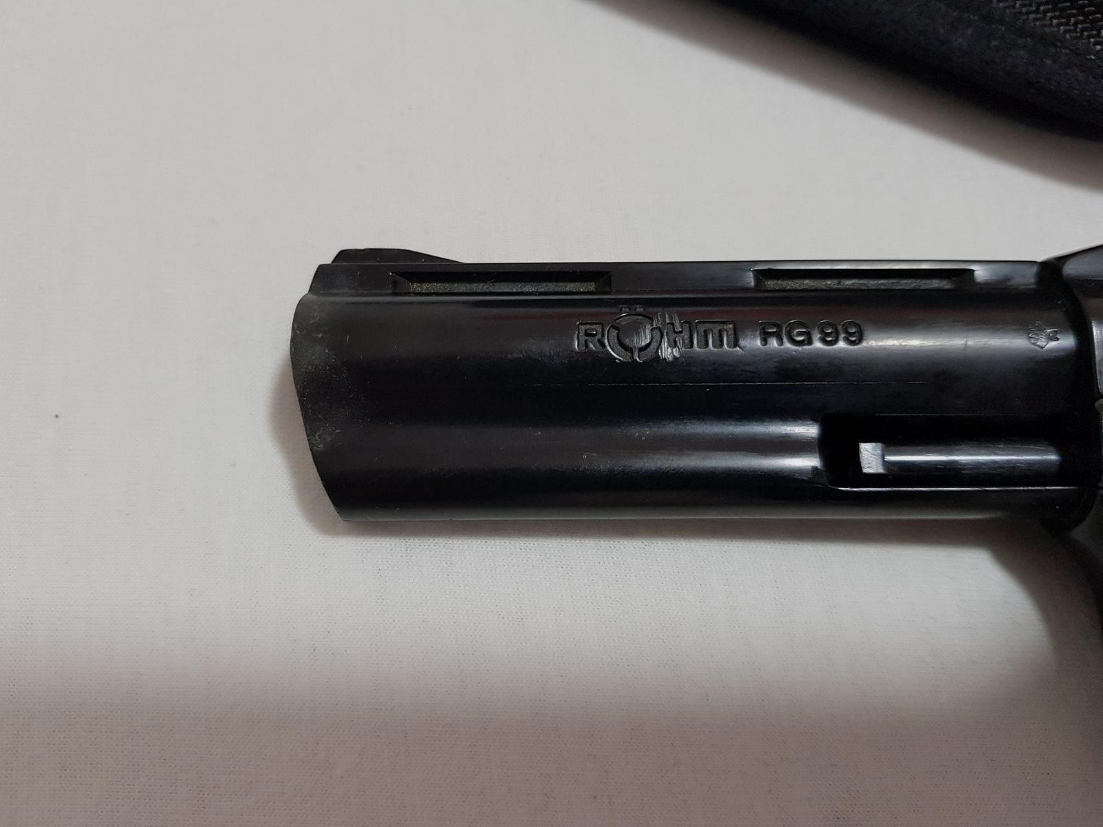 Röhm RG 99 brüniert mit Holzgriffschalen .380 R / 9mm Knall Schreckschuss Pistole 6 Schuss Trommel Kontakt: yardsalez@proton.me