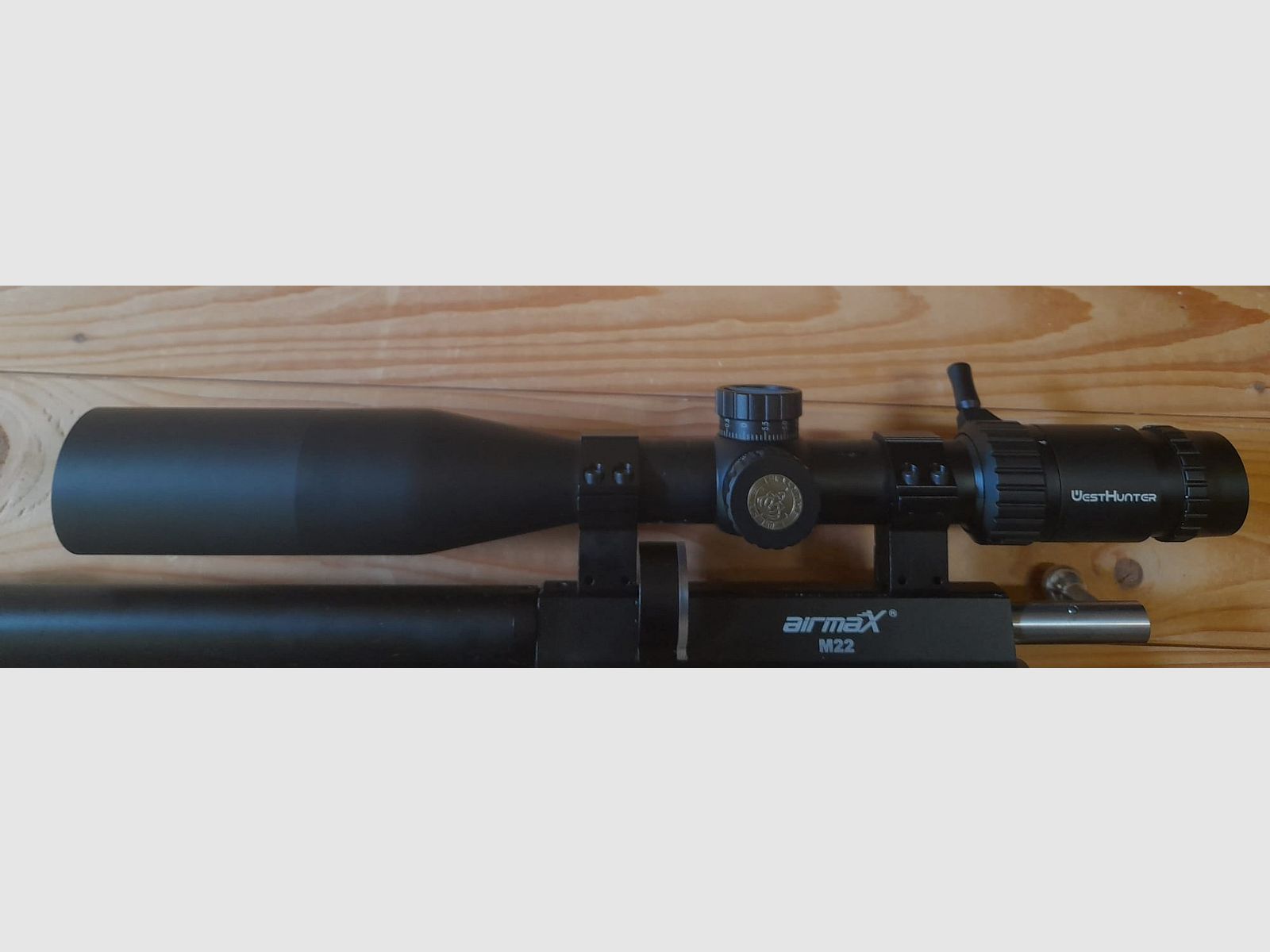 Airmax M22 mit Picatinny-Schiene und WestHunter Optik