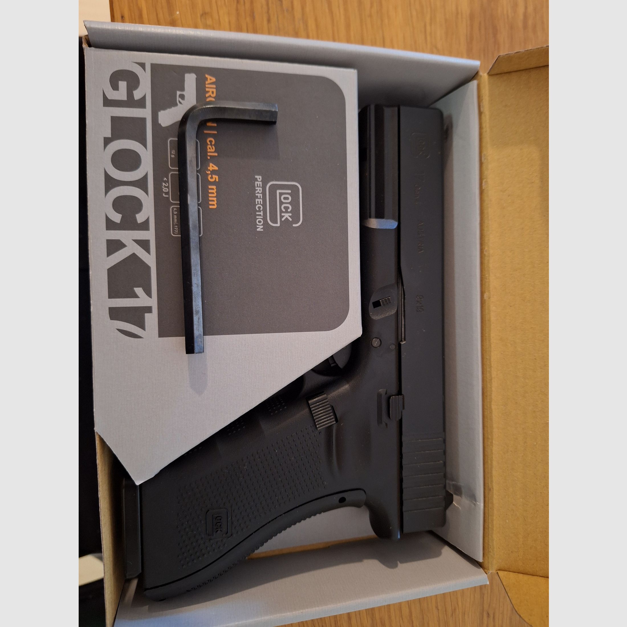 Glock 17 Gen4 Co2 guter Zustand 4,5 mm Stahl-BB mit Blowback