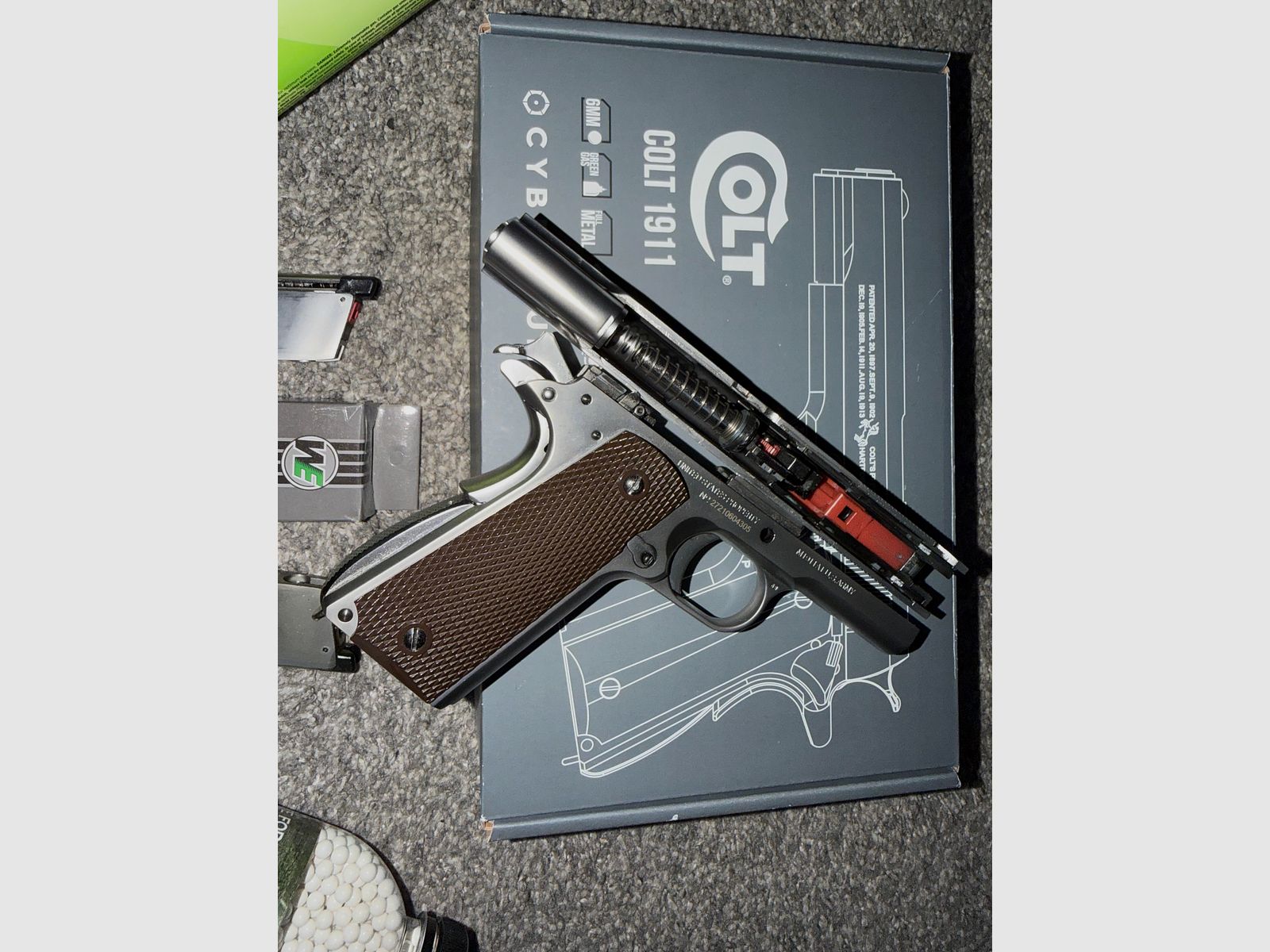Cybergun / AWC Colt 1911A1 Vollmetall GBB 6mm BB silber