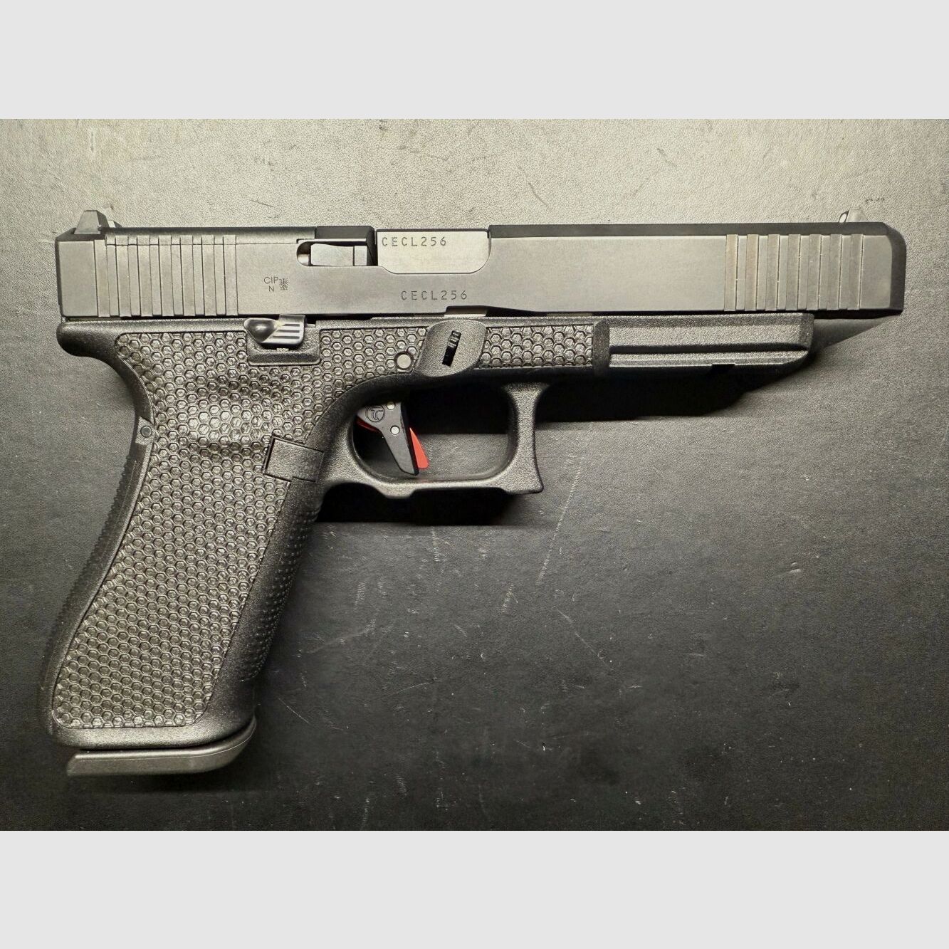 Pistolet personnalisé Glock Peterssen Gunworks 34 Gen.5 MOS personnalisé