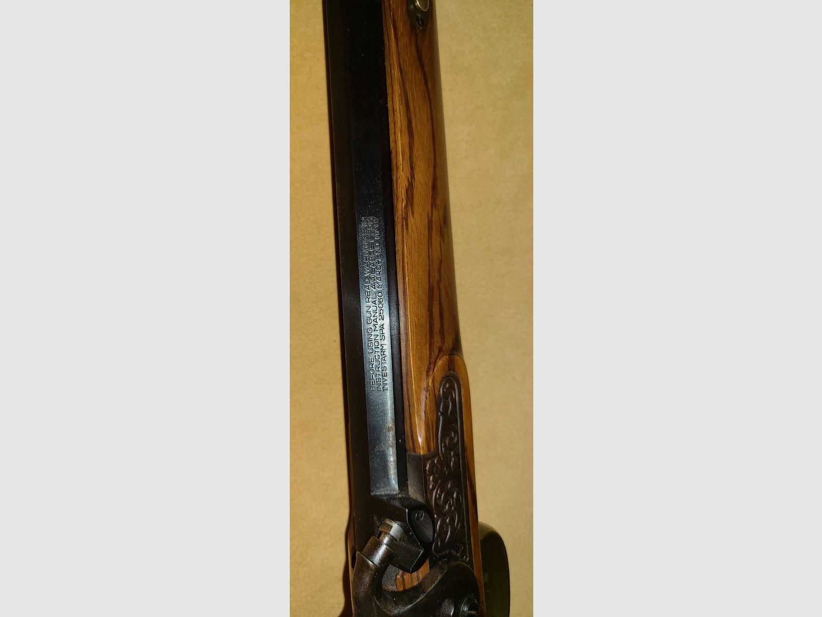 1x FUCILE A PERCUSSIONE / cal. 45 / AH / MARRONE NOCE / CASTAGNO /139936 / POLVERE NERA SCHWARZPULVER / CALCIO IN LEGNO / OTTIME CONDIZIONI