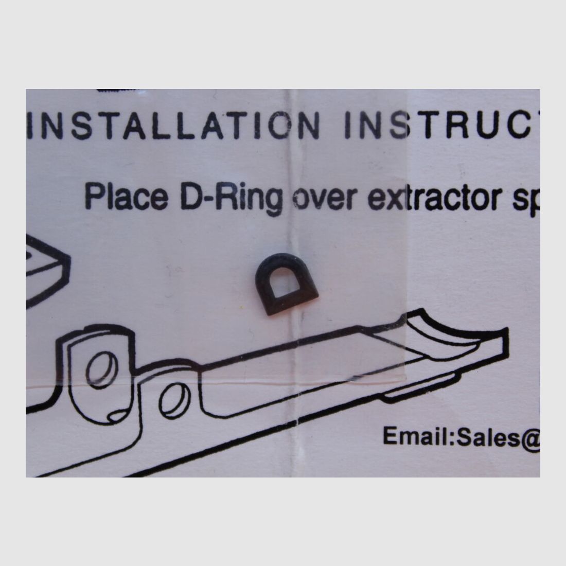 M.G.I. Militare AR-15: Sostituzione D-Ring "Il D-Fender" M.G.I. Amplificatore per molla di estrazione, immagine 2 di 3