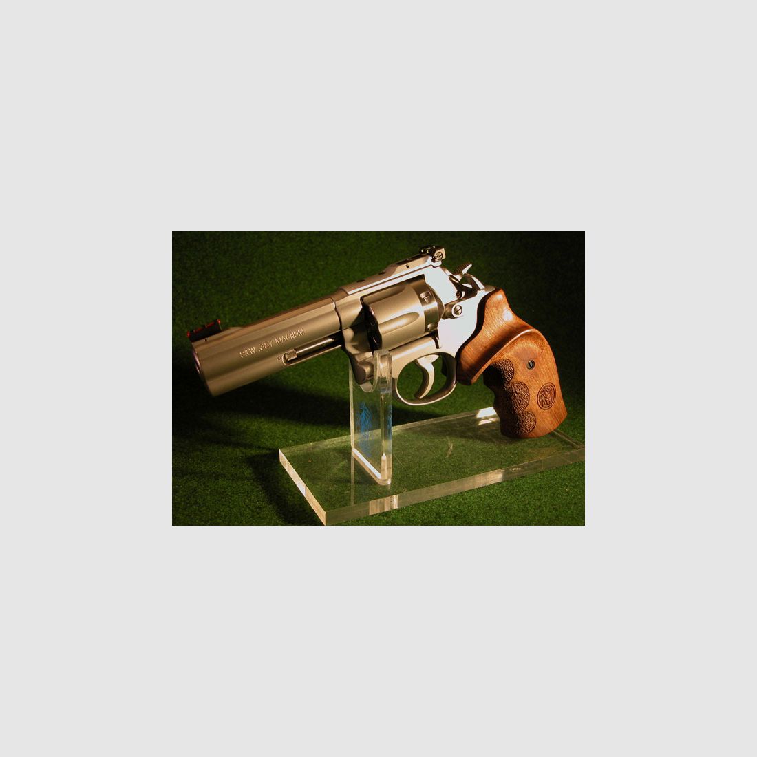 NEW BASIC COMBAT S&W 686-6 4" inch 357 Magnum