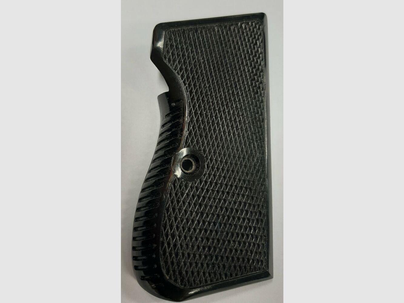 SIG Original Kunststoffgriffschalen SIG P210 mit Riemenöse, lackiert