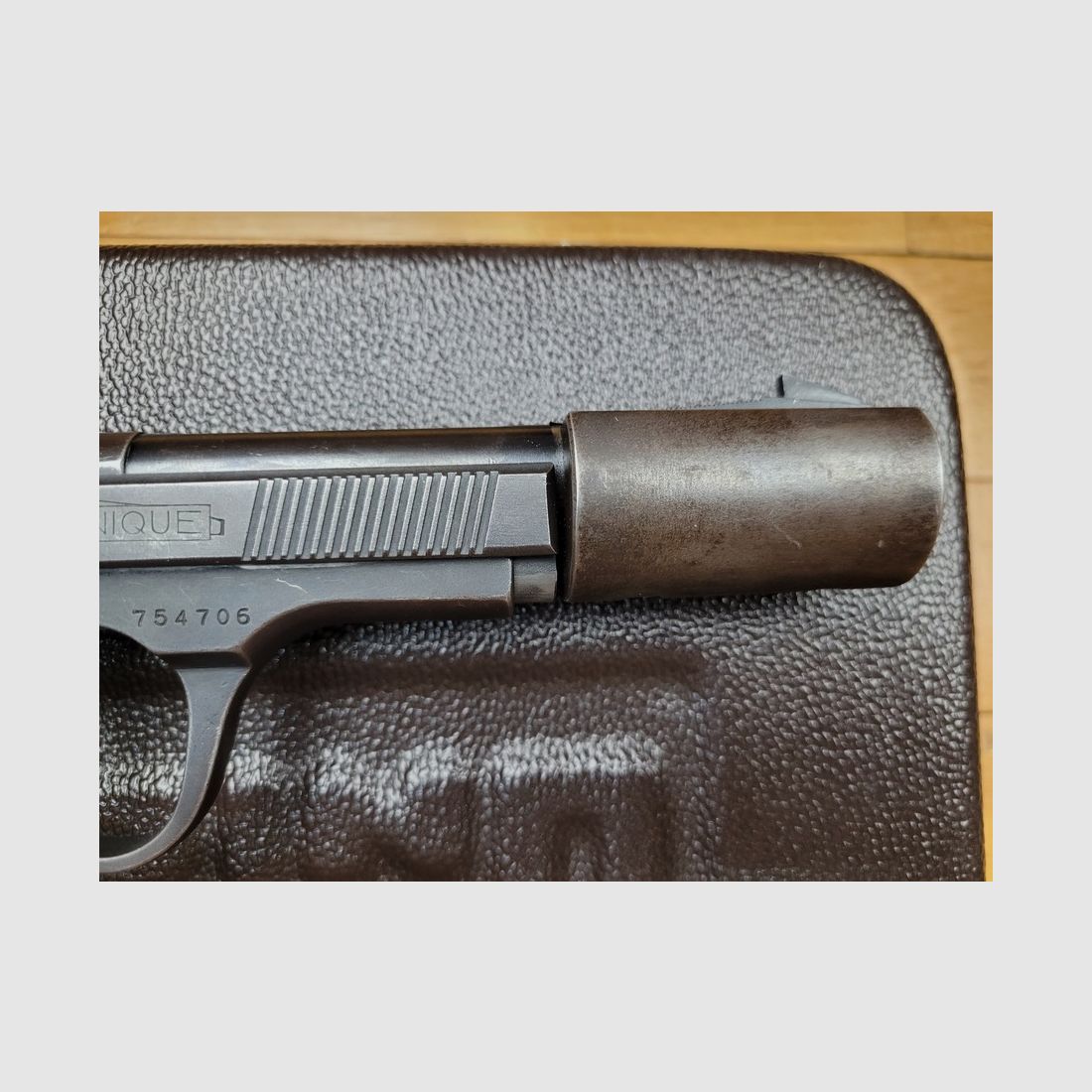 Zeer goede Unique model DES 69 – kaliber 22LR – met zijn tegengewicht – Twee magazijnen en zijn transportkoffer – Grote precisie – Onverslijtbaar – Top Made in France! TBE, afbeelding 7 van 22