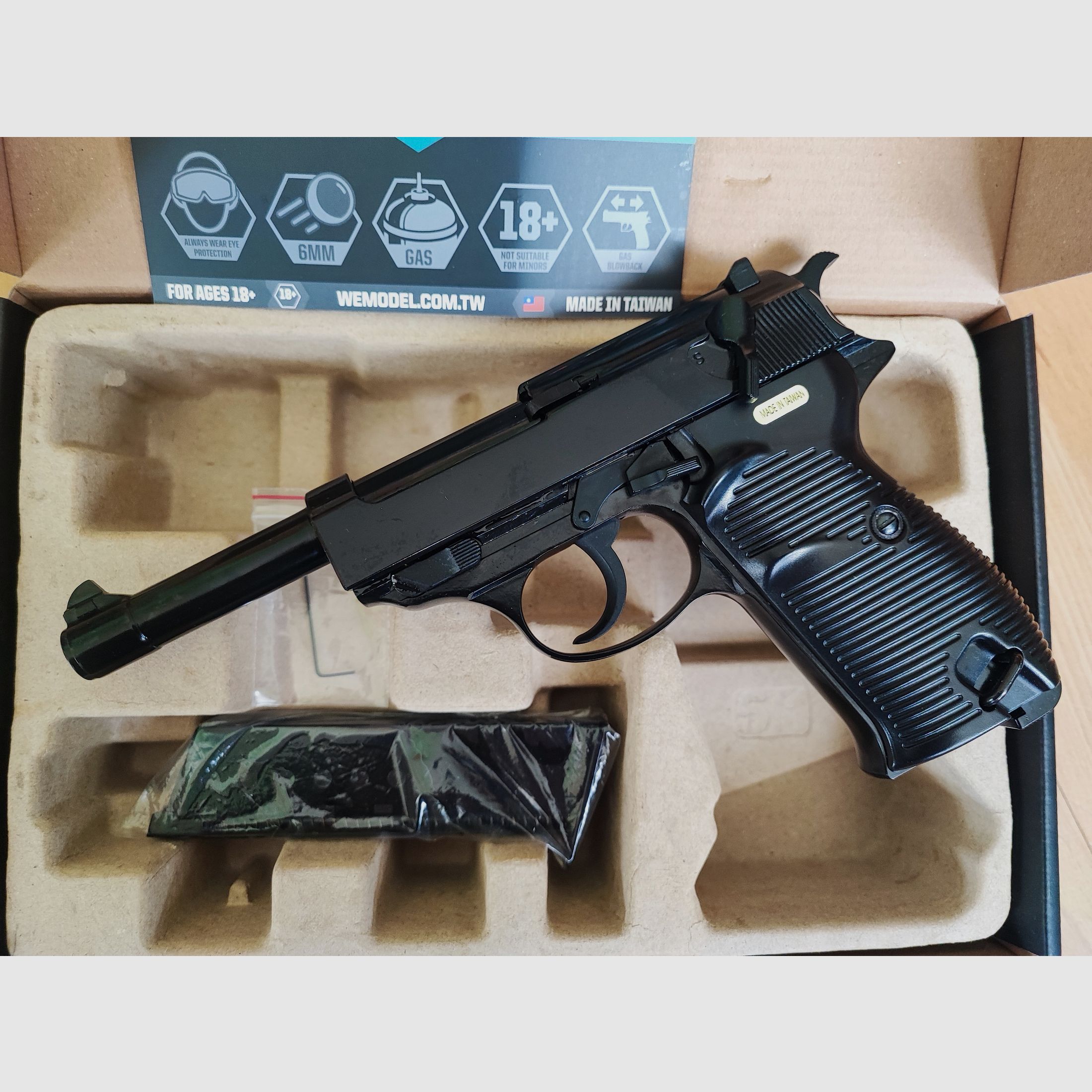 WE Walther P38 WW2 Full Metall GBB Airsoft Gun plus Zubehör