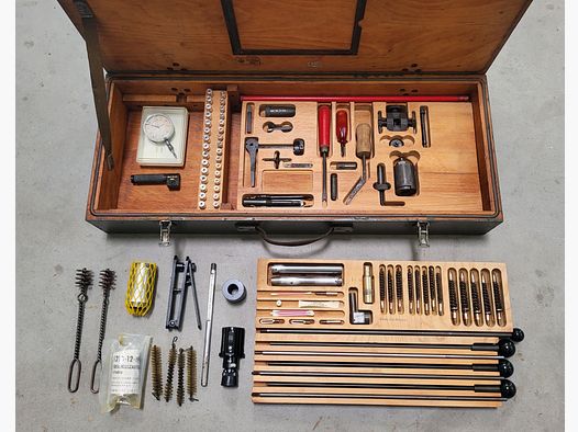 BW Werkstattausstattung, leichte Waffen /  MG3 / G3 / P1 / SIGPi / UZI / 40mm Granatpistole