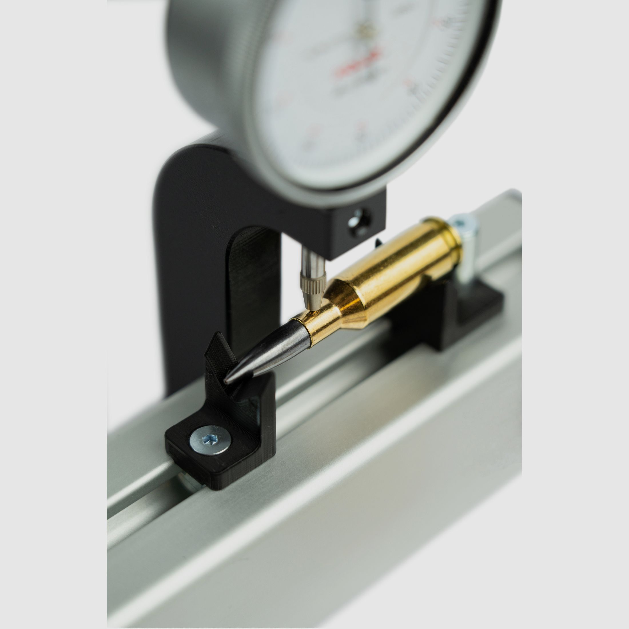Concentricity testing device / cartridge run-out measuring device / run-out measuring device