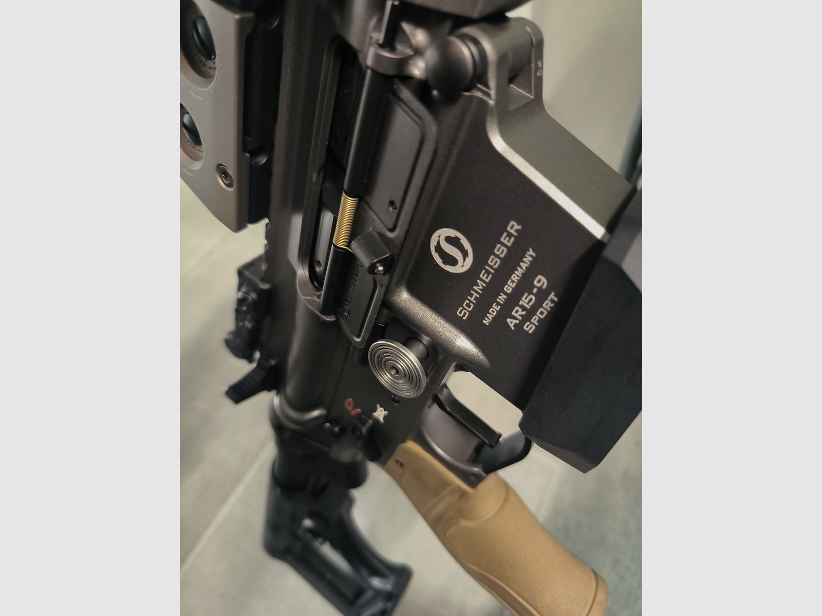 Schmeisser AR15 9 PCC magazine button / release button