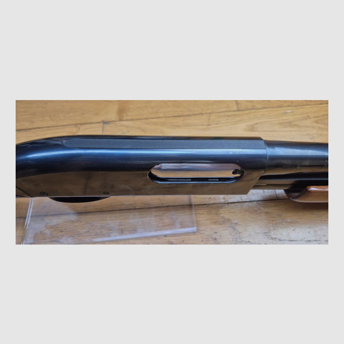 Zeer mooi Remington pompgeweer – Mod 870 Wingmaster – Glad loop van 51 cm – kaliber 12/70 – Capaciteit 4+1 (!) uitbreidbaar – "Luxe" afwerkingen – Betrouwbaar, eenvoudig en legendarisch vuurwapen – Uitstekende staat – TBE+/TBE++, afbeelding 25 van 45