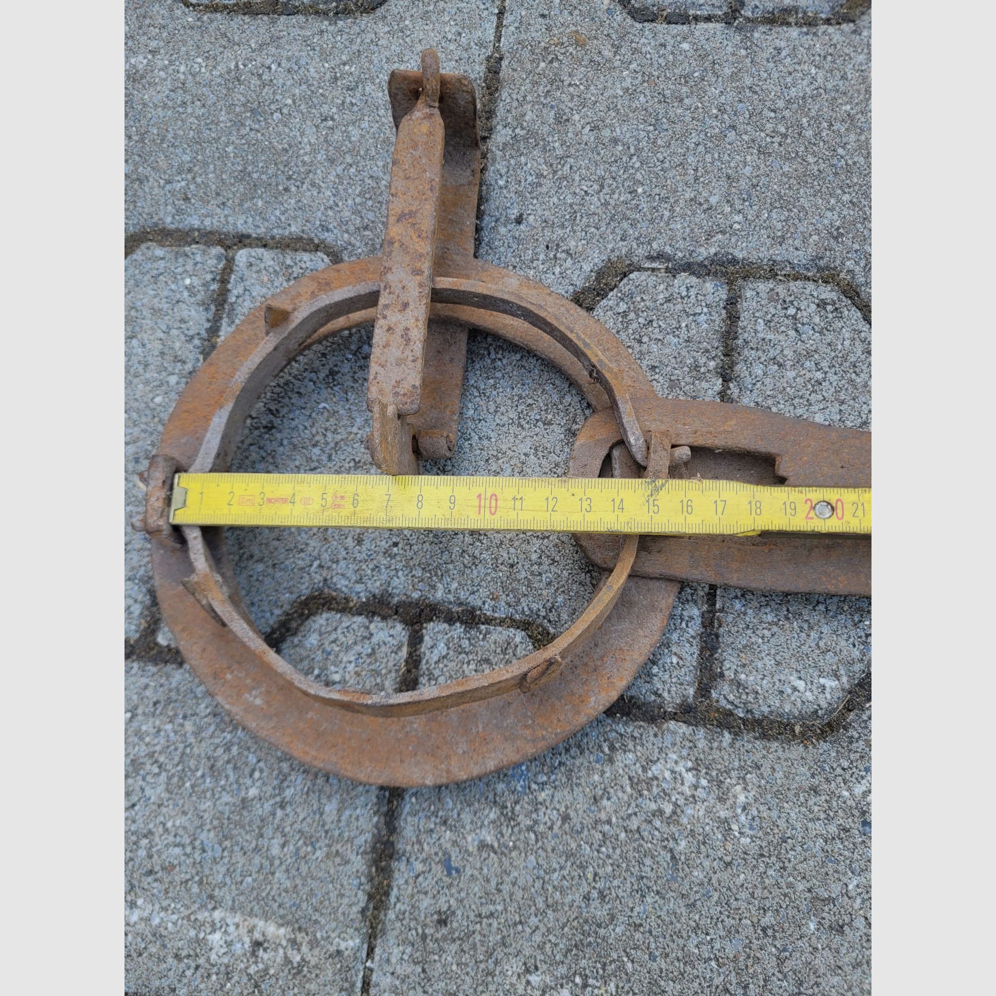 Fangeisen Dekoration ca. 15cm Durchmesser und ca. 46cm Gesamtlänge, kleines Fangeisen für Sammler
