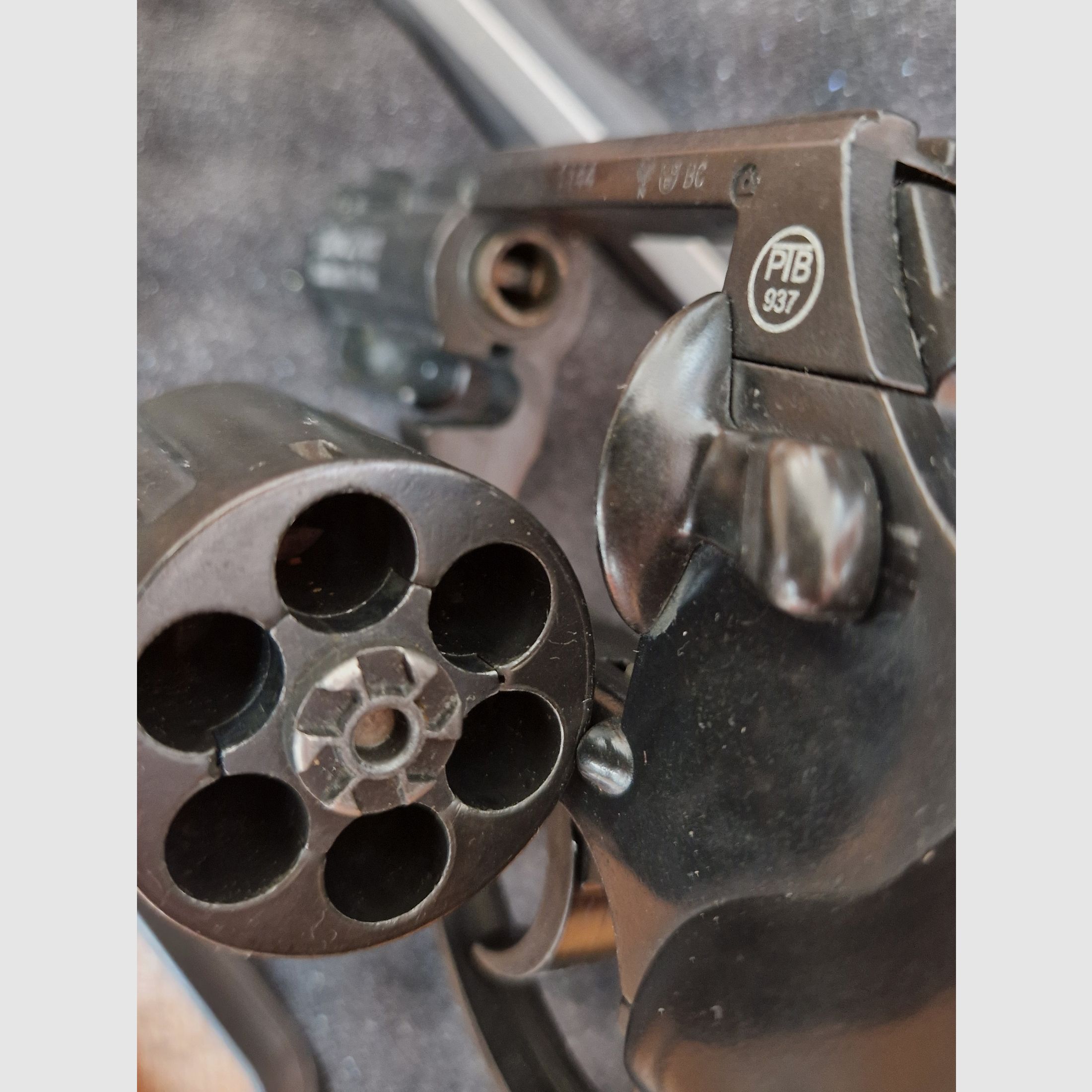 Record Chief 2 inch cal. 9mm R. Knall