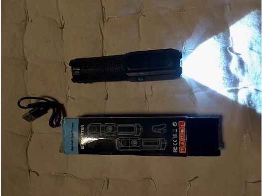 Latarka LED z funkcją stroboskopową, taktyczna, do użytku na zewnątrz, ładowana przez USB