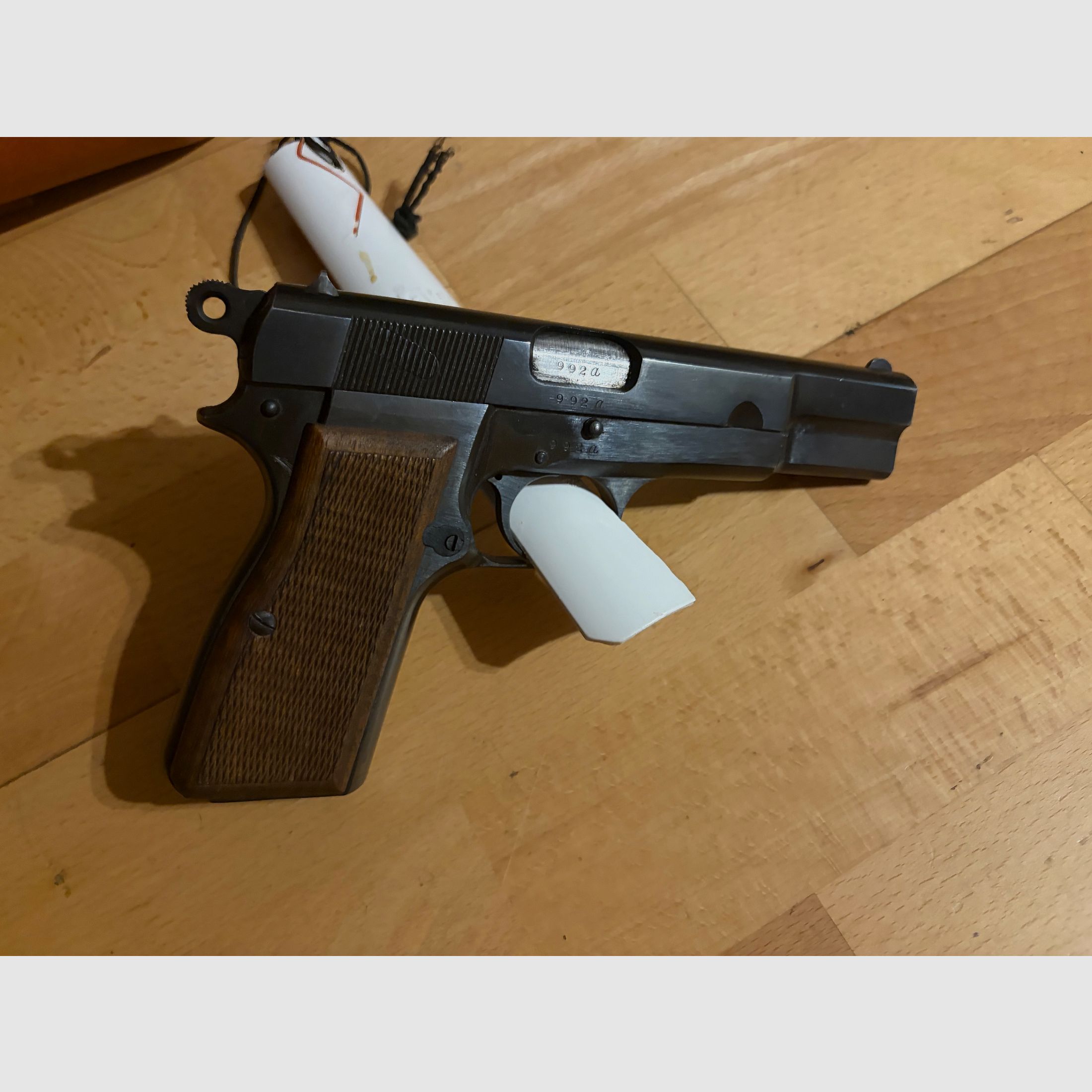 Pistolet FN, image 2 sur 2