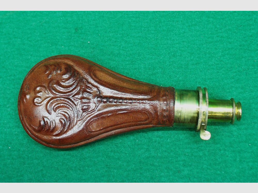 Inde Flacon en poudre, cuir (coquillage)