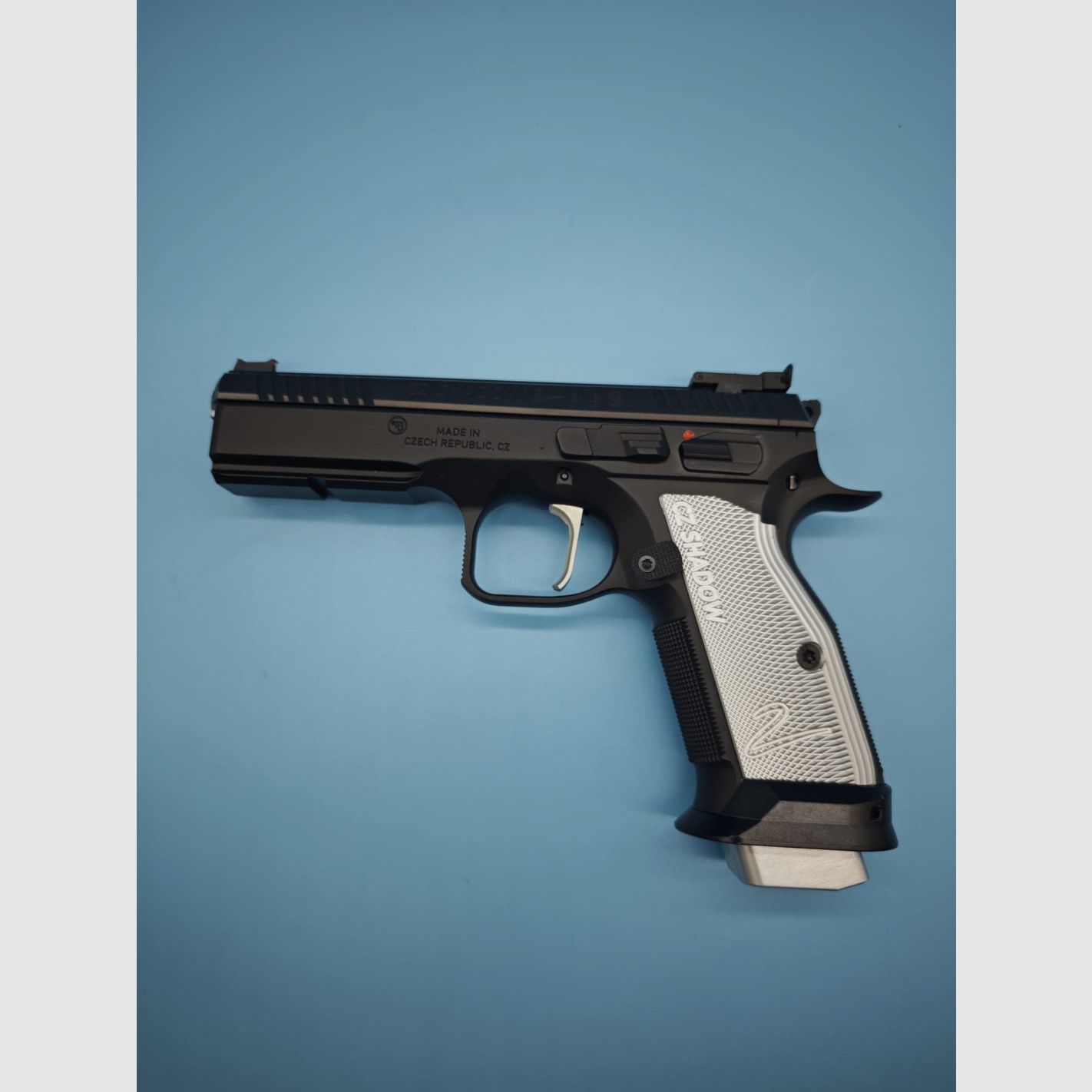 Pistole CZ SHADOW 2 silberne Griffschalen - gebraucht, Bild 1 von 4