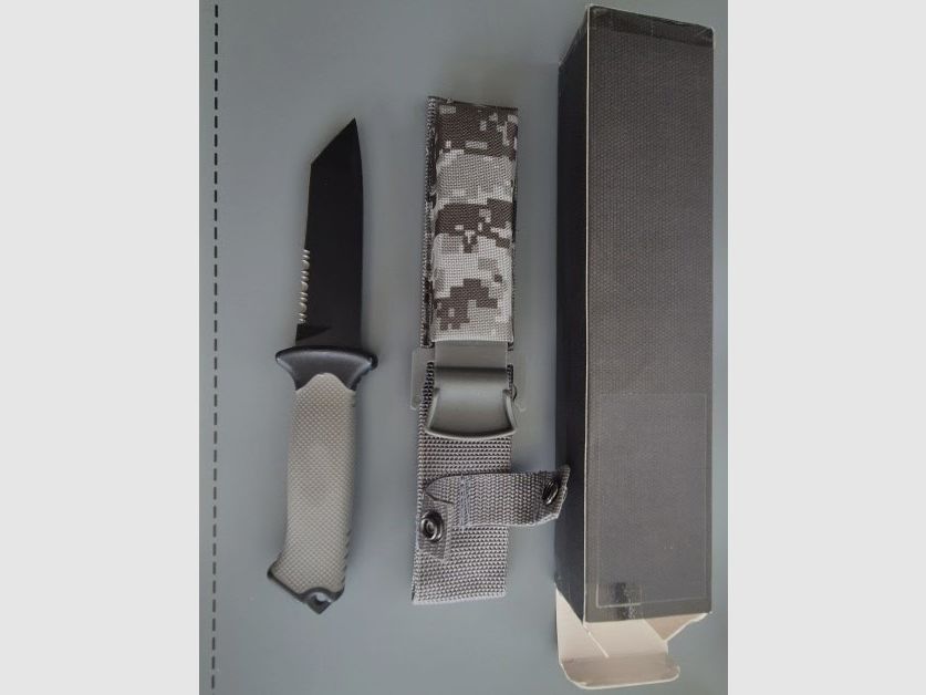 Cuchillo táctico Tanto como nuevo con funda de camuflaje
