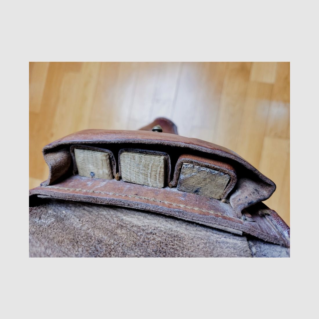 Bardzo ładne etui na oryginalny rewolwer 1892 (nie 1873 przerobiony na 1892) – Brązowa skóra dla armii, a nie czarna dla żandarmerii – Doskonały stan, zdjęcie 1 z 5
