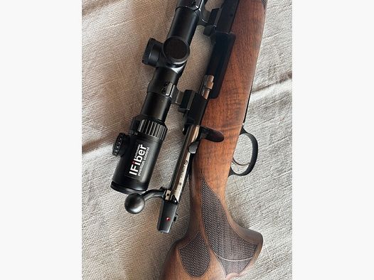 Neuwertige CZ 557 Luxus Repetierbüchse (8x57 IS) mit DD Optics 2,5-15x50 und Restmunition