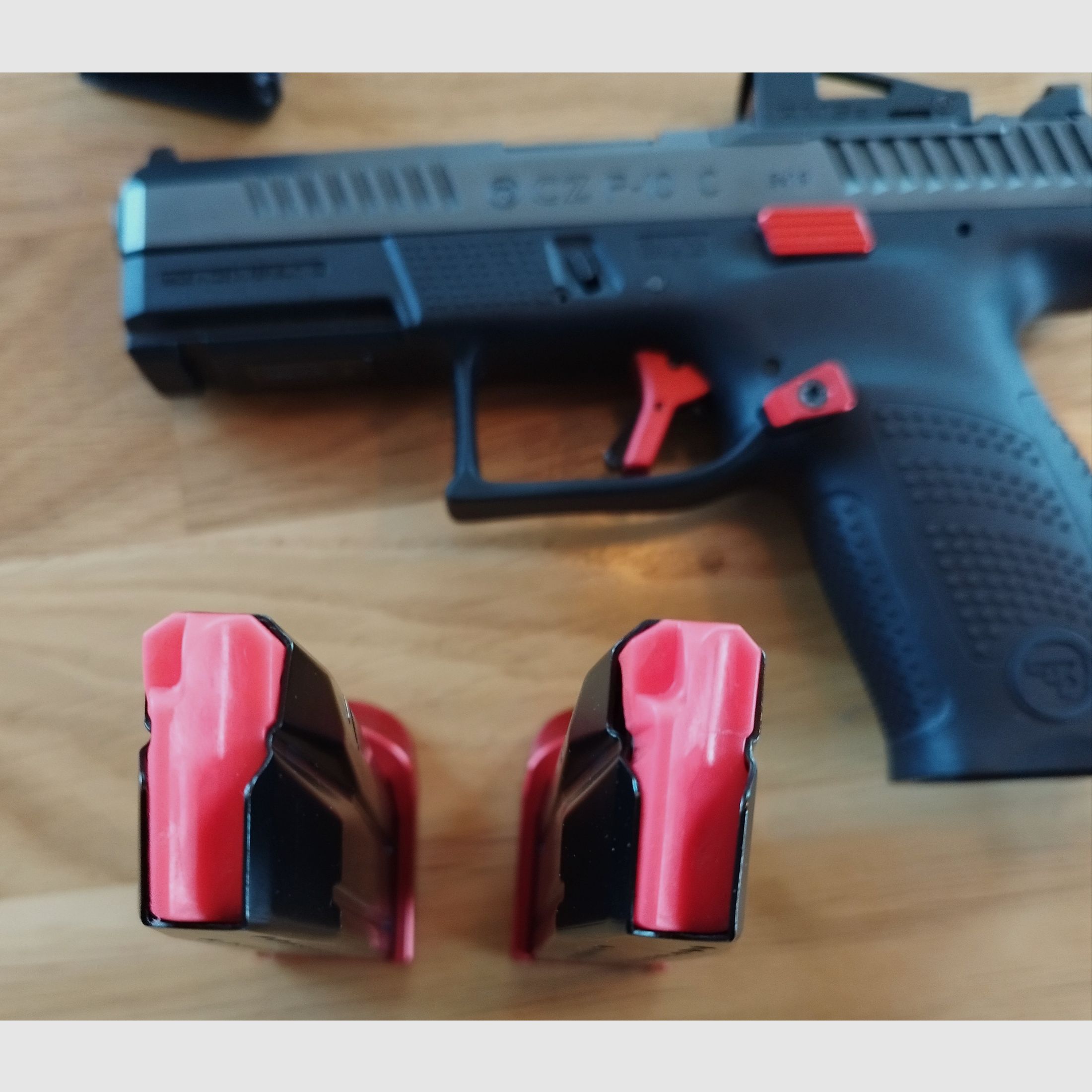 Conjunto de edición especial CZ P-10 C OR Red, incluido el visor Shield Sight RMS
