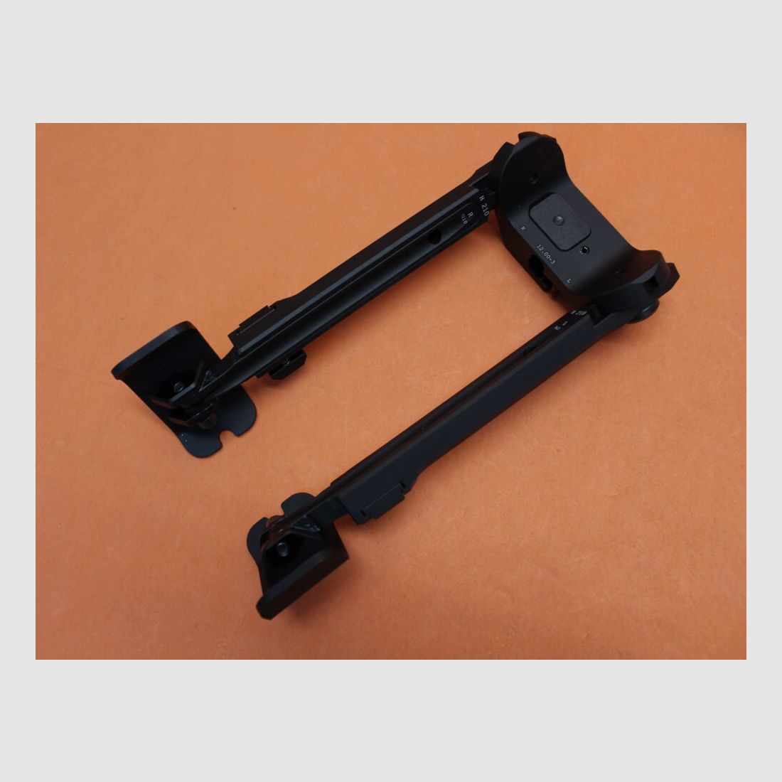 Fortmeier Fortmeier bipod H210 3-P 12:00 height approx. 210 - 260mm aluminum black with height adjustment and feet