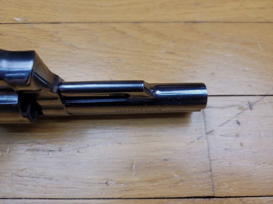 Sehr schöner Revolver Smith&Wesson Mod19-4 – Lauf 4 Zoll in .357 Mag – Hervorragende „pinned and recessed“ Verarbeitung vor 1982 – Unzerstörbar und Luxusqualität – Legende der Schießstände und der amerikanischen Polizei – Zustand hervorragend neu!, Bild 11 von 20