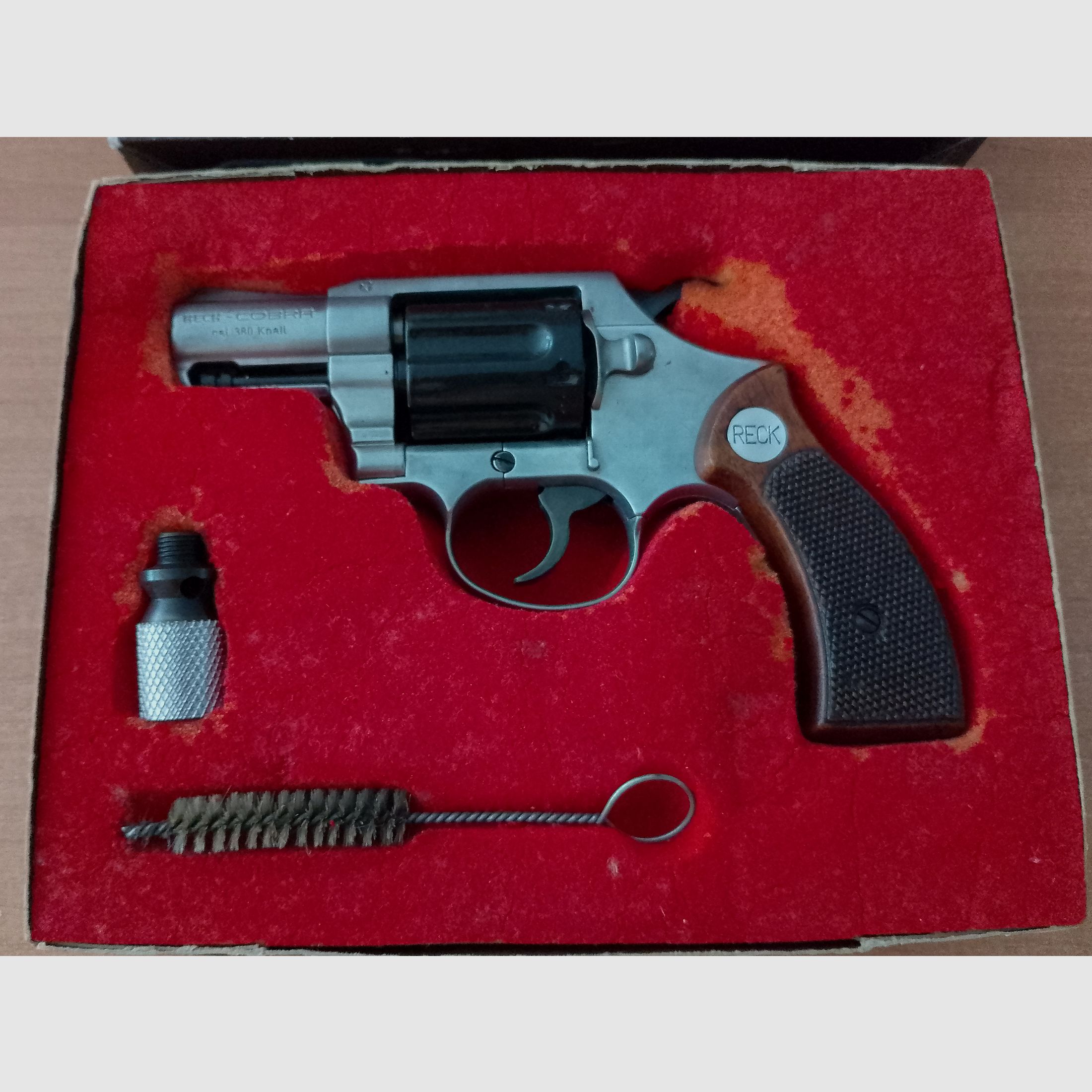 Reck Cobra im Kaliber .380 Knall bzw. 9 mm R.Knall mit Verpackung!