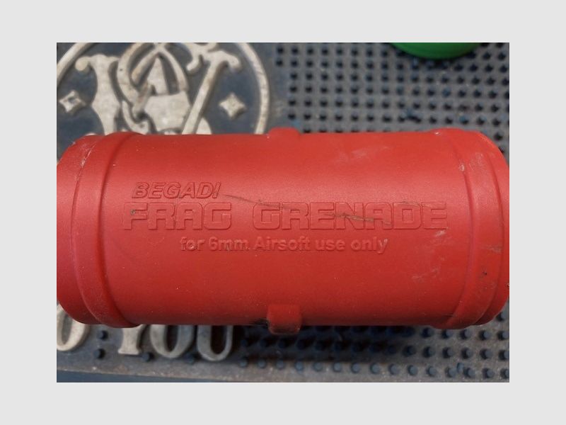 Airsoft grenades Begadi Frag Grenade 1x Red 1x Green