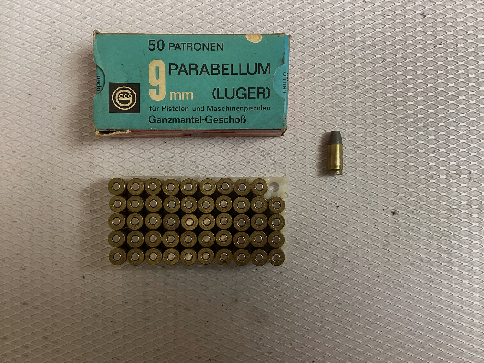50 selbstgeladene Kaliber 32 ( andere Packung)