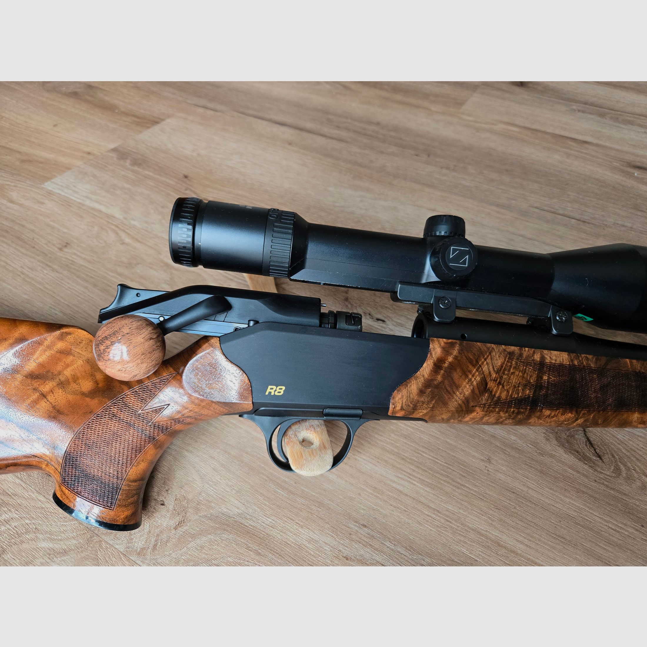 Blaser R8 avec crosse en bois premium