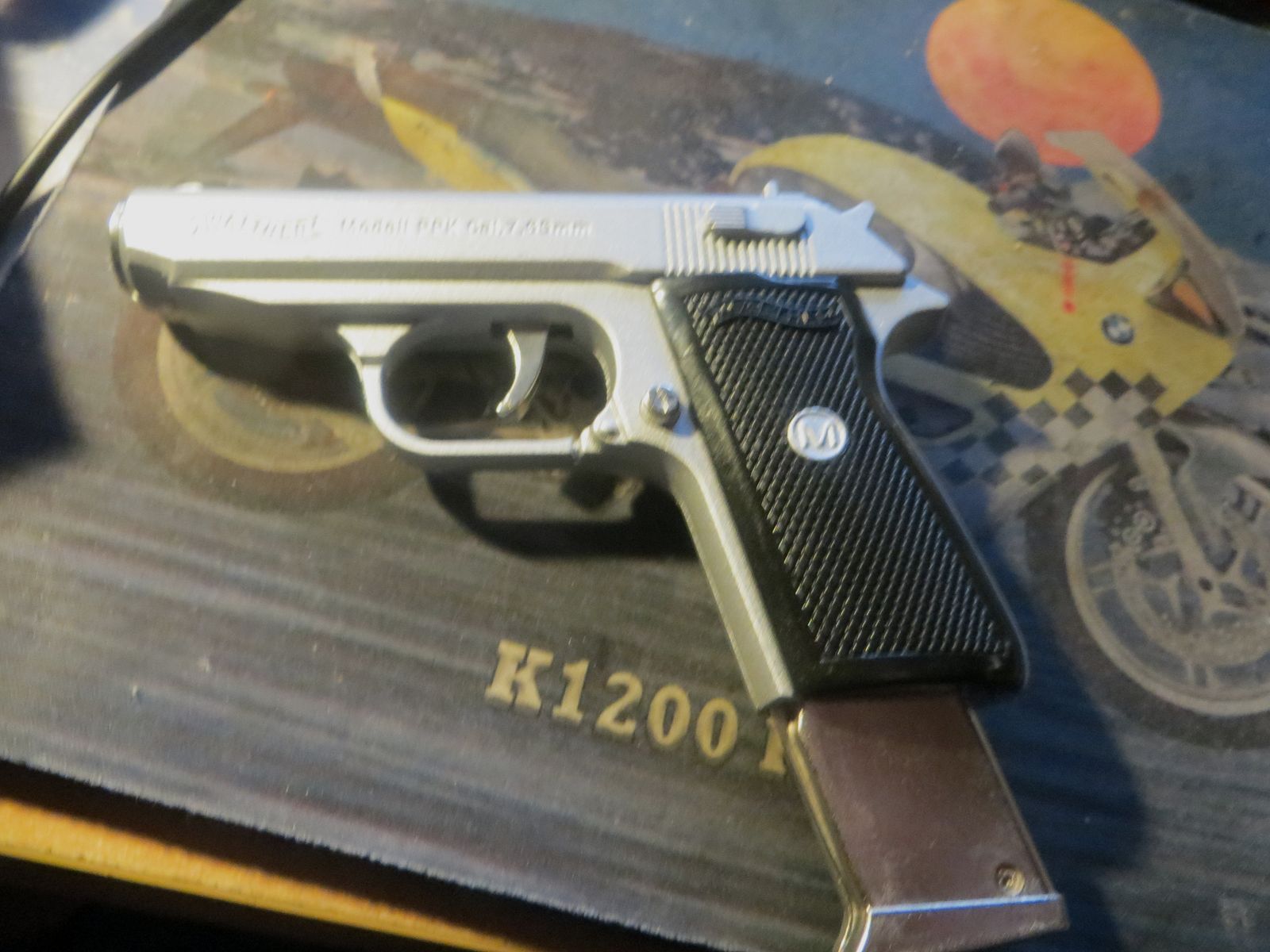 WALTHER PPK als Gasfeuerzeug (Maßstab 1:2)