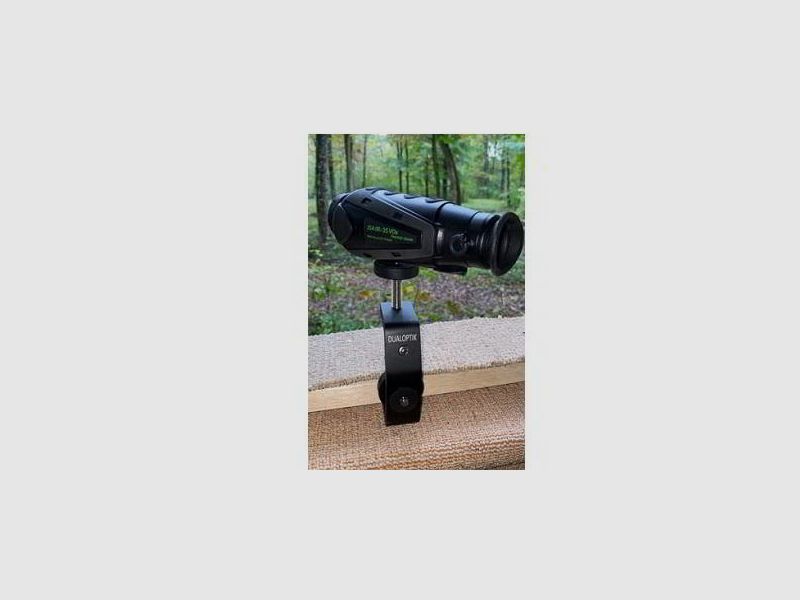 Dual optics universal clamp, image 2 of 4