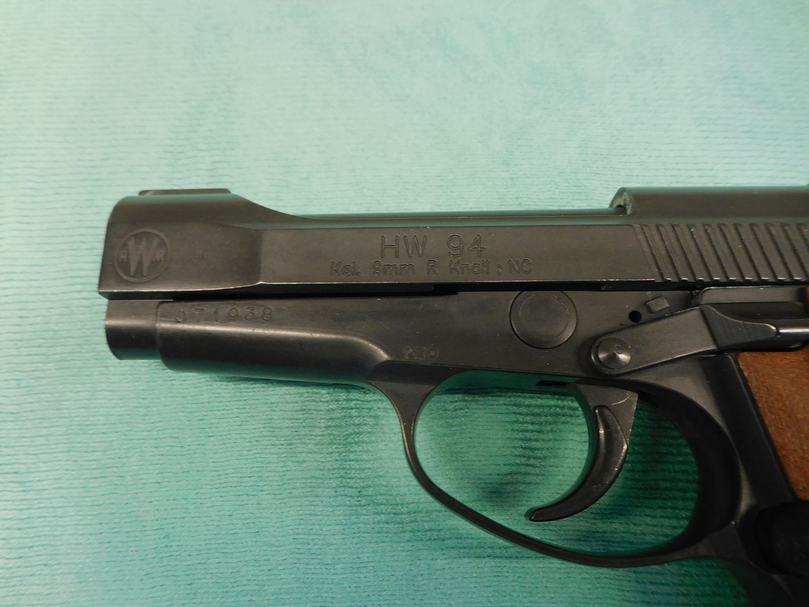 Weihrauch HW 94 Pistolet alarmowy Kal. 9 mm naboje z brzegiem z akcesoriami