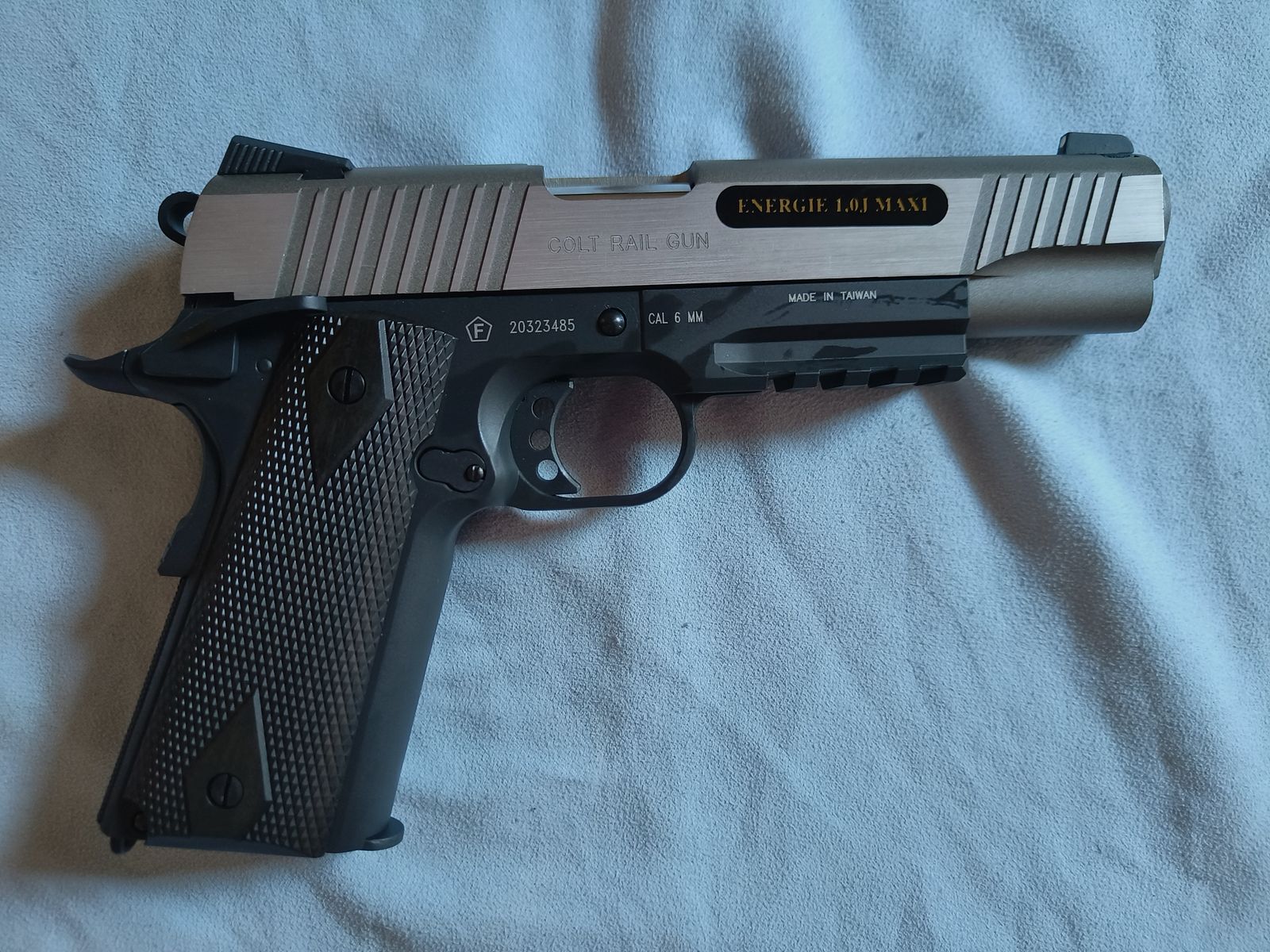 Cybergun COLT 1911 RAIL GUN Dual Tone Silver Vollmetall CO2 Blow Back incl. maletín y munición NUEVO