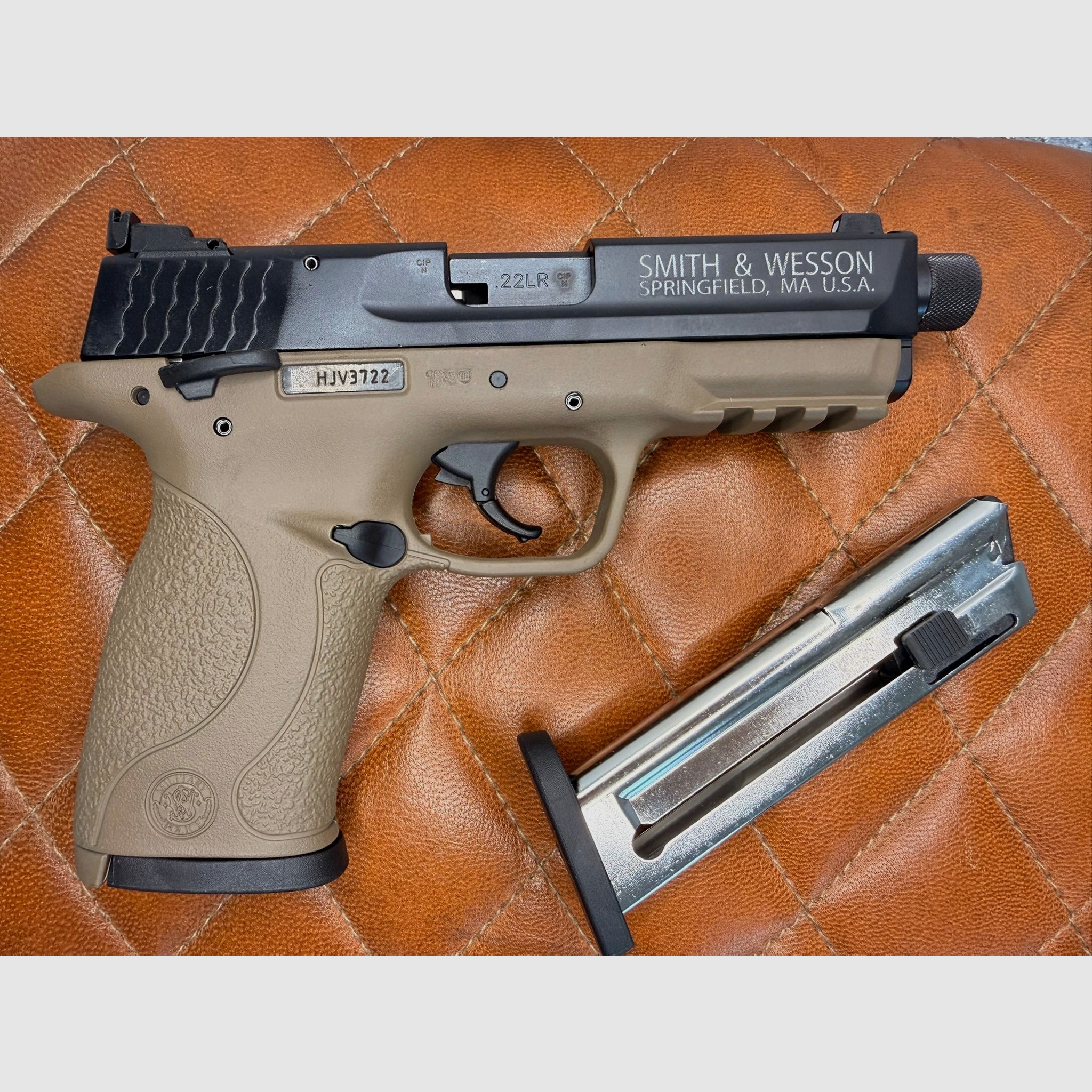 S&W Pistol M&P22 Compact, Suppressor Ready, 3.56" (FDE stock)