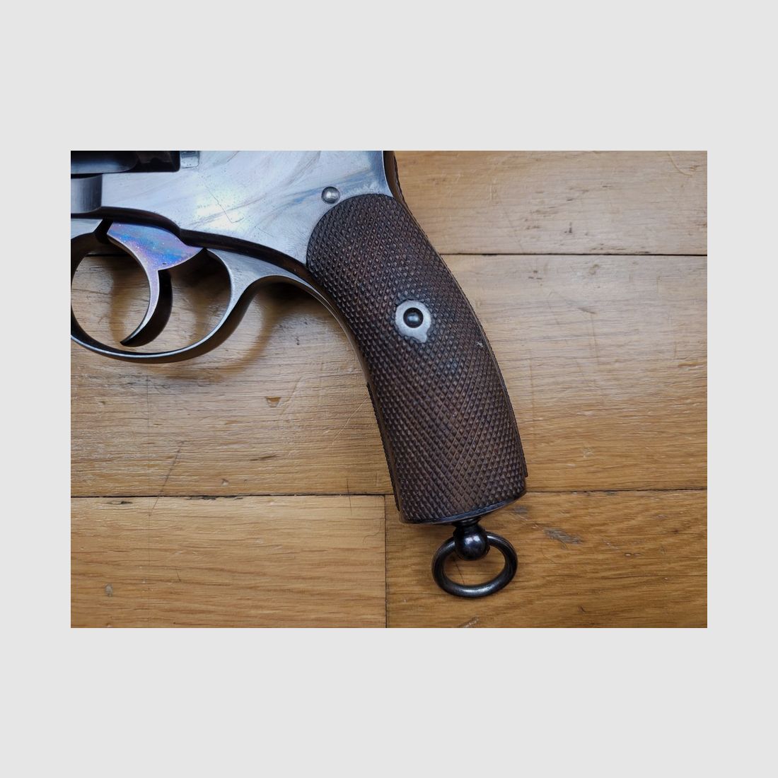 Magnifique revolver suédois 1887 – rare première fabrication Nagant en Belgique pour la Suède – en 7,5 Nagant – Mono matricule – Bronzage magique d&rsquo;origine – État superbe, image 3 sur 17