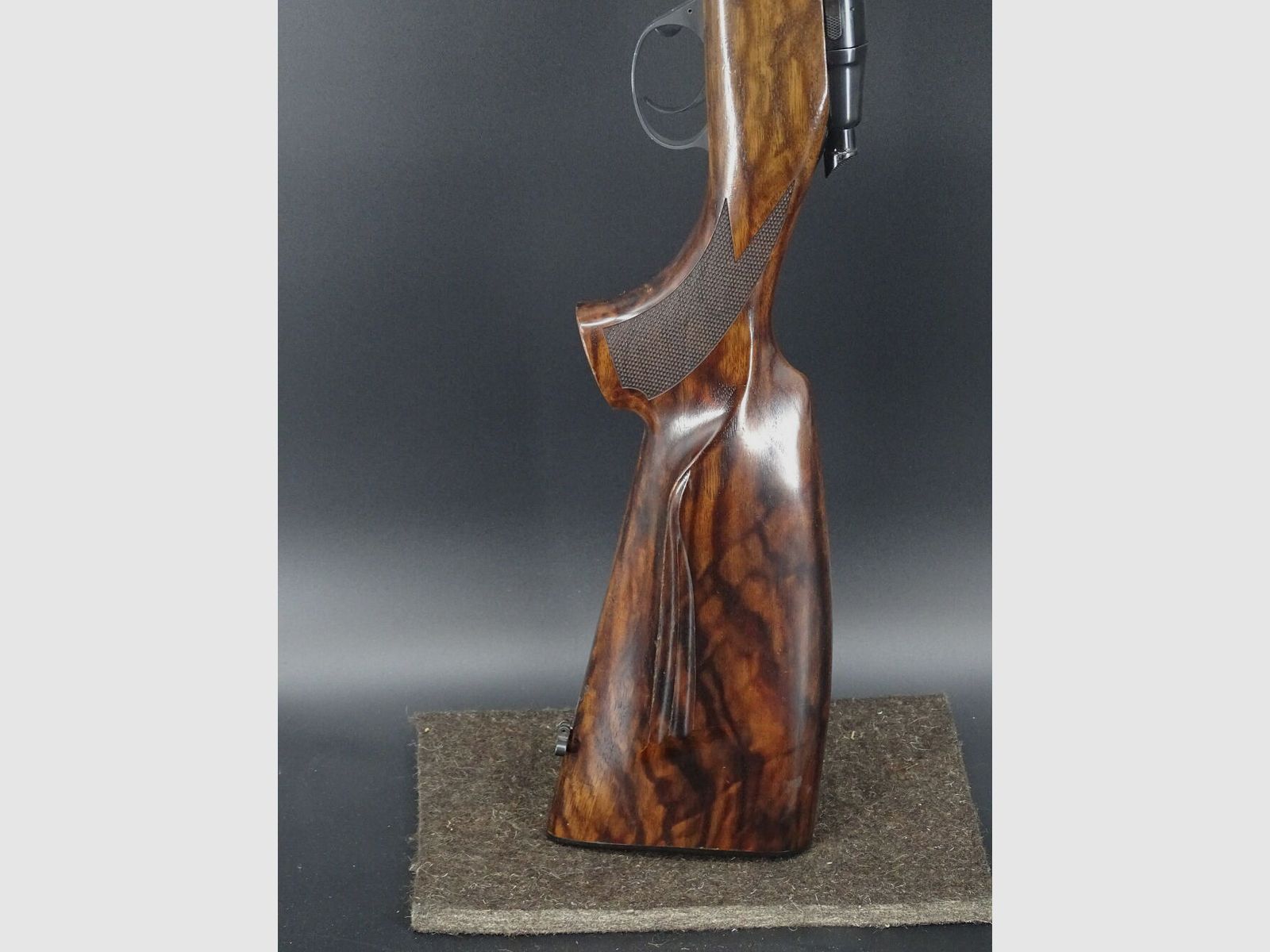 Antonio Zoli Taiga Kaliber .308 Win Gewinde M15x1 Handspanner Taiga mit schönem Holzschaft